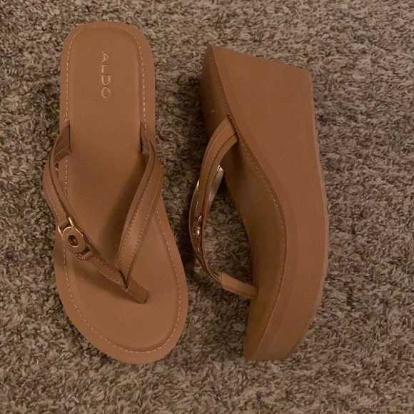 Platform type sandals from Aldo size 9 tan/light brown - Picture 2 of 2